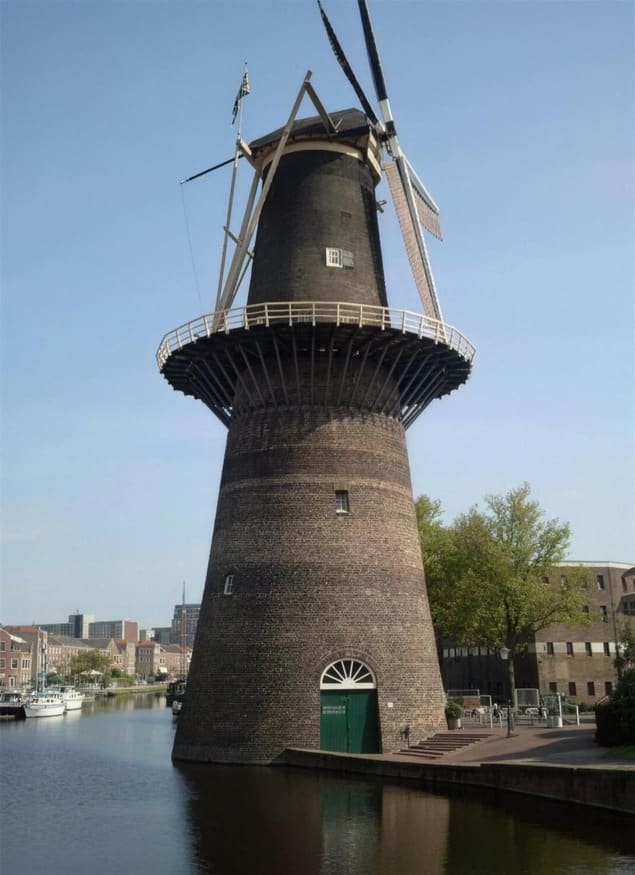 De Noordmolen in de avondschemering